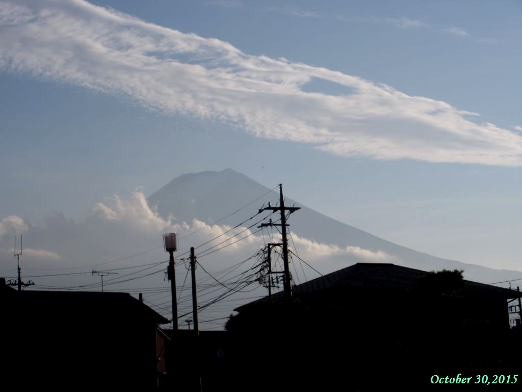 画像３０（下吉田駅前からの富士山）